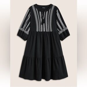 [18] W BloomChic Black & White Midi Dress